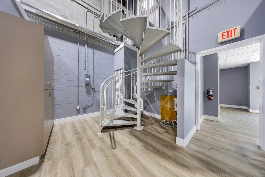 More Photos Of 11379-11399 NW 122nd St, Medley Warehouse For Sale
