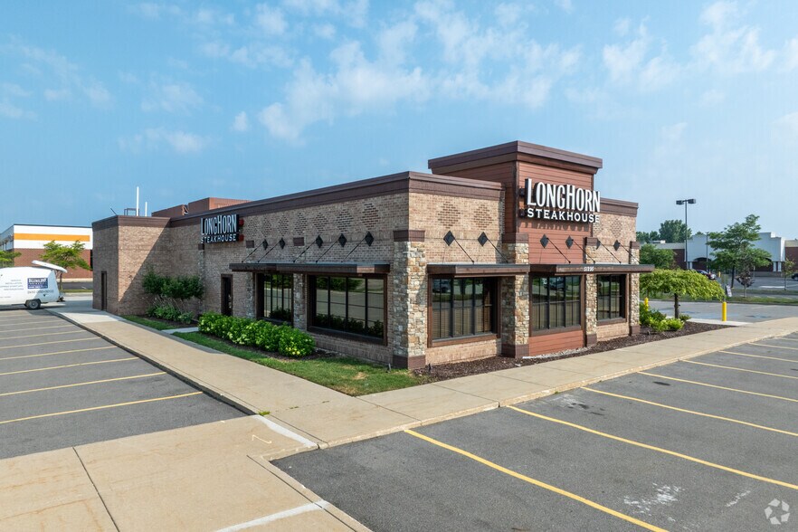 Primary Photo Of 51295 Gratiot Ave, Chesterfield Restaurant For Sale