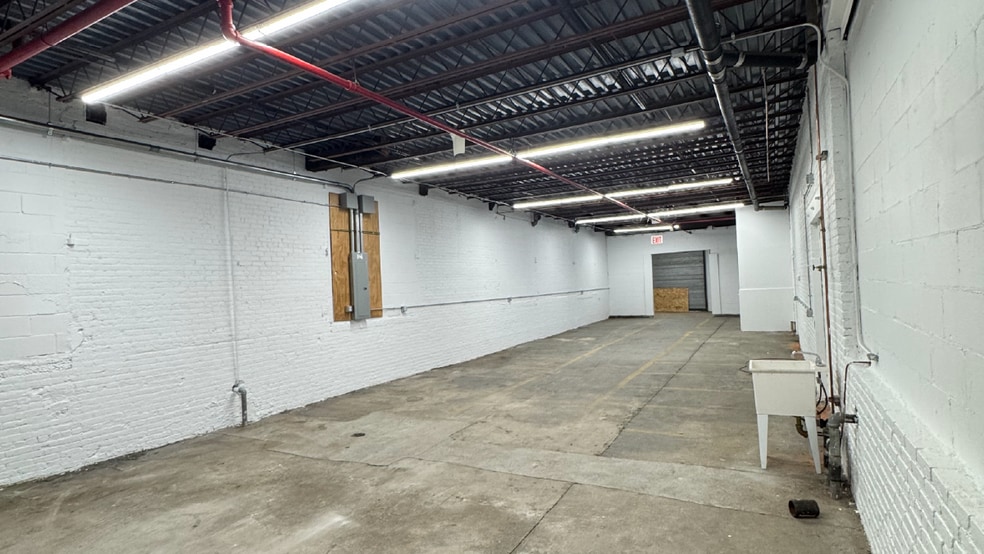 More Photos Of 52-08 Grand Ave, Maspeth Manufacturing For Lease