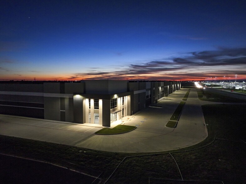 More Photos Of 2801 N State Highway 78, Wylie Warehouse For Lease