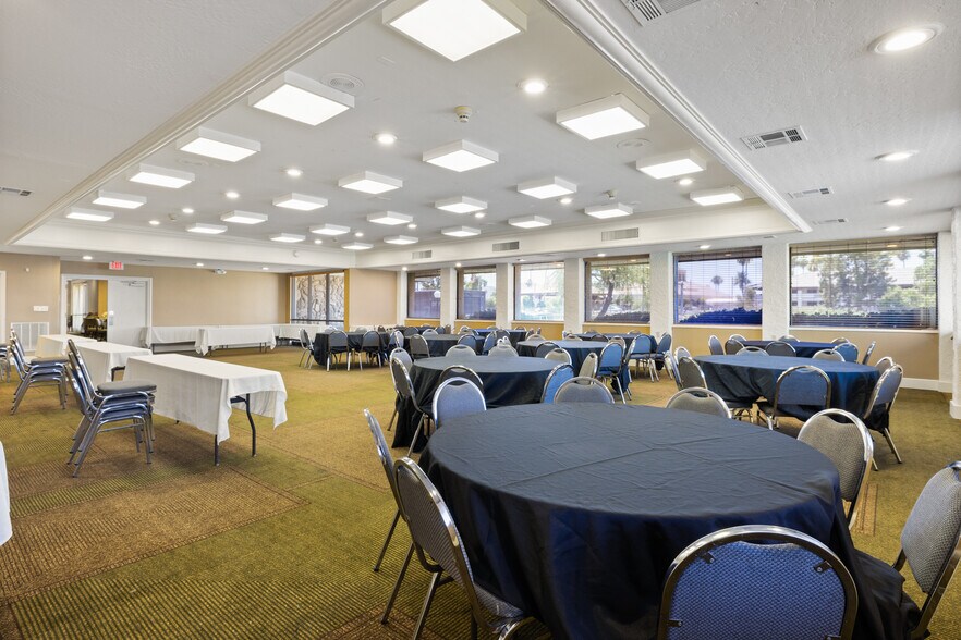 More Photos Of 2510 W Greenway Rd, Phoenix Hotel For Sale