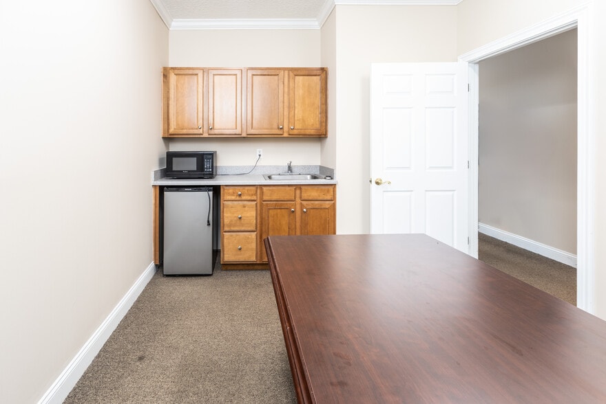 More Photos Of 11555 Central Pky, Jacksonville Office For Sale