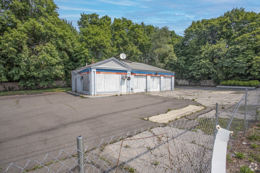 More Photos Of 5055 Northern Blvd, Glen Head General Retail For Sale