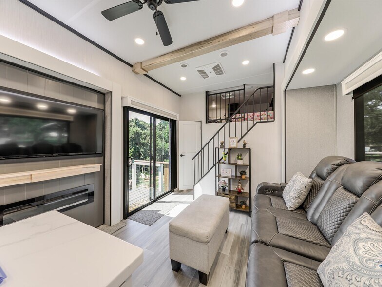 More Photos Of 16064 Mulberry Dr, Little Elm Hospitality For Sale