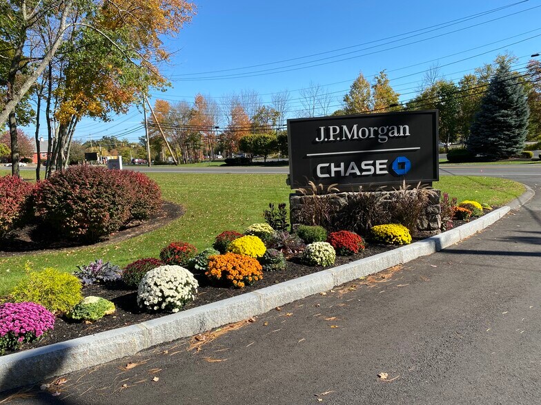 More Photos Of 4 Northeastern Blvd, Salem Office For Lease