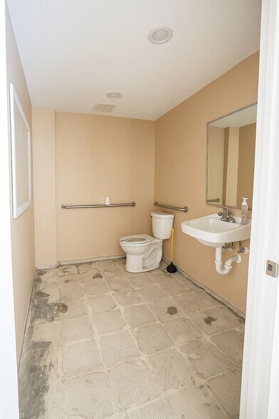 More Photos Of 24758 Southfield Rd, Southfield Restaurant For Sale