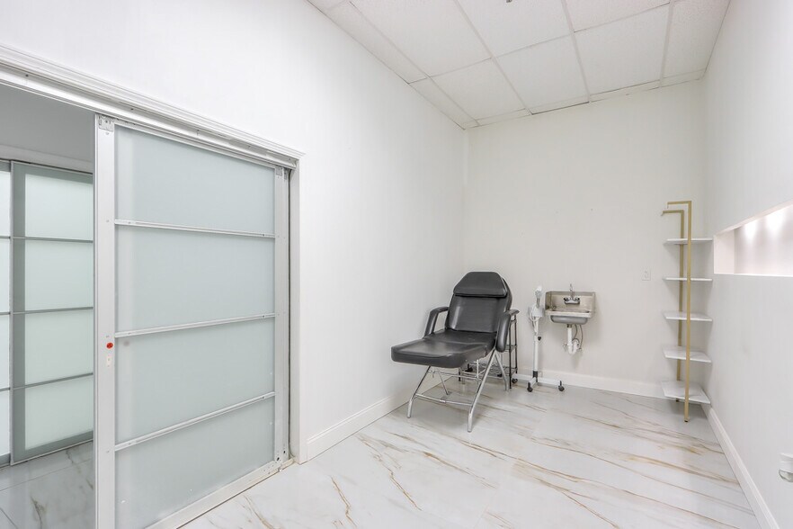 More Photos Of 5725 State Bridge Rd, Johns Creek Freestanding For Lease