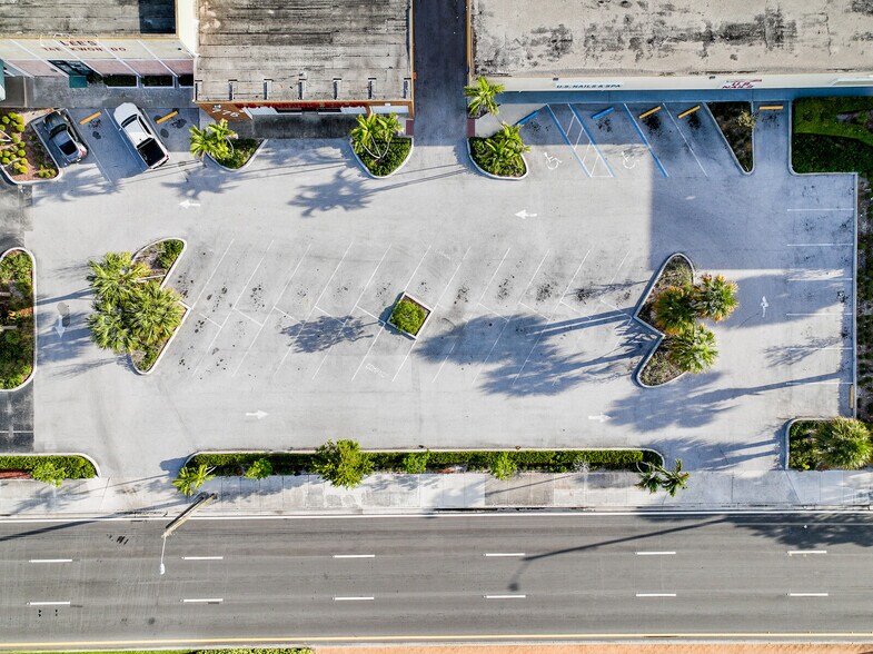 More Photos Of 763-779 Northlake Blvd, North Palm Beach Storefront For Lease