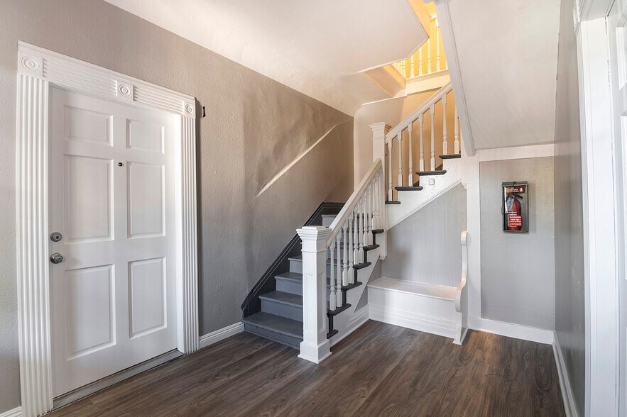 More Photos Of 1820 W 11th St, Los Angeles Apartments For Sale