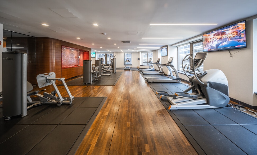 More Photos Of 75 Wall St, New York Hotel For Sale