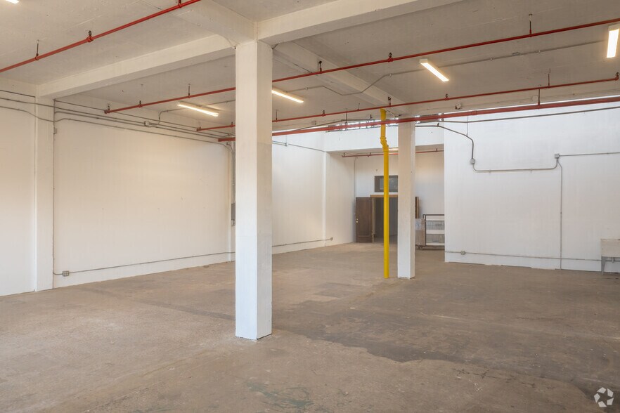 More Photos Of 3850 W Cortland St, Chicago Manufacturing For Sale