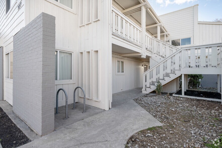 More Photos Of 927 E 41st St, Austin Office Residential For Lease