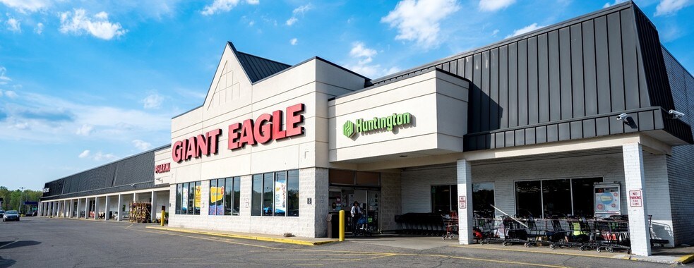More Photos Of 2700-2790 Mahoning Ave NW, Warren Storefront For Lease