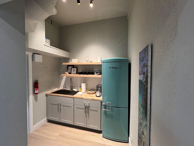 More Photos Of 2090 Pearl St, Boulder Office For Lease