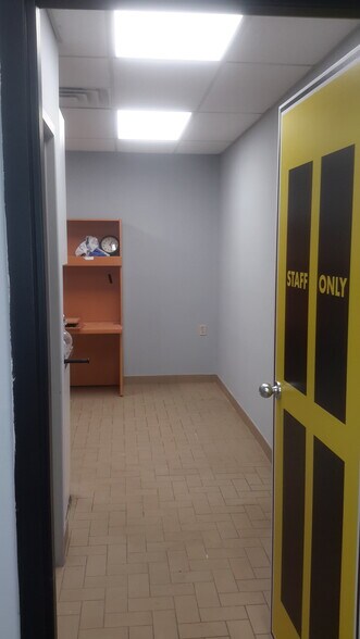 More Photos Of 854 Boyd Ave, Ottawa Warehouse For Lease