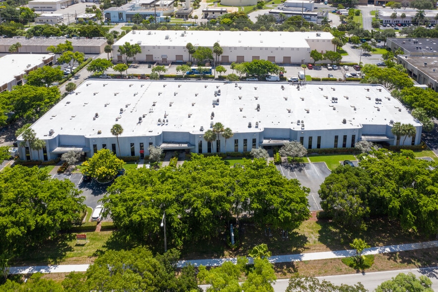 More Photos Of 312-384 S Military Trl, Deerfield Beach Light Distribution For Lease