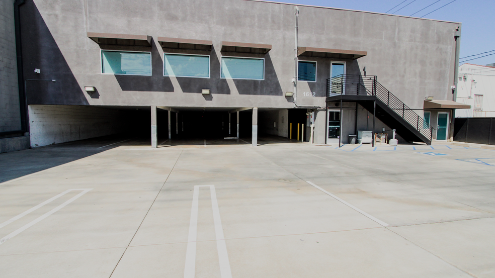 More Photos Of 1612 W Glenoaks Blvd, Glendale Office For Sale