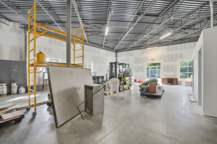 More Photos Of 1740 Thomas Paine Pky, Dayton Warehouse For Lease