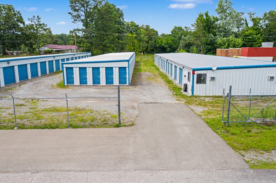 More Photos Of 105 Progress Center Plz, Centerville Self Storage For Sale