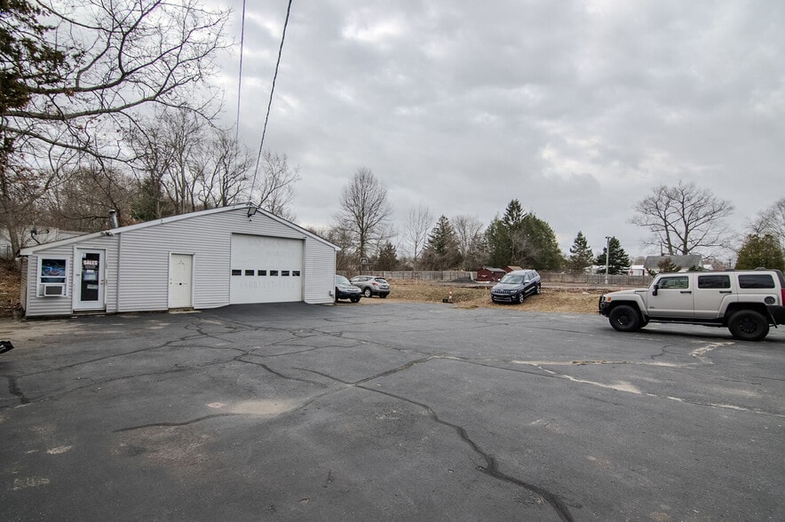 Primary Photo Of 960 Norwich Rd, Plainfield General Retail For Sale