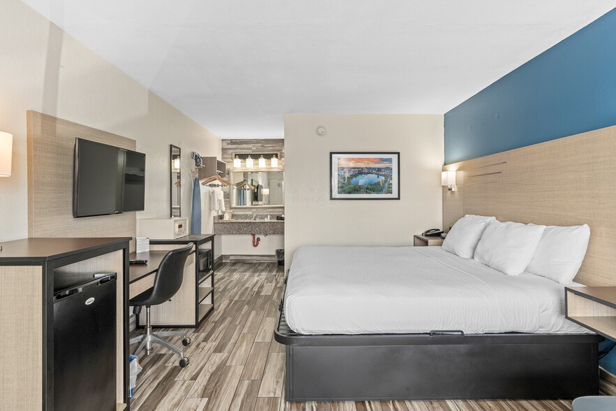 More Photos Of 3956 W Colonial Dr, Orlando Hotel For Sale
