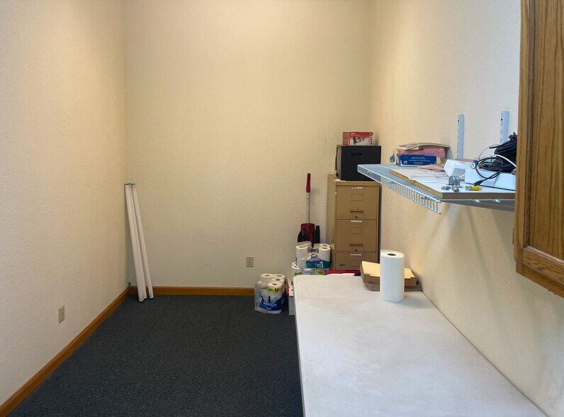 More Photos Of 15675 Morris Industrial Dr, Schoolcraft Industrial For Sale