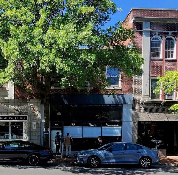 More Photos Of 80-84 Middle Neck Rd, Great Neck Storefront Retail Residential For Lease