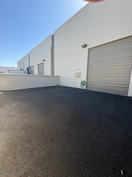 More Photos Of 2610 E Mohawk Ln, Phoenix Warehouse For Sale