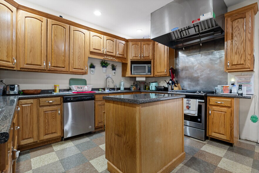 More Photos Of 419 Pin Hook Rd, Spring City Assisted Living For Sale