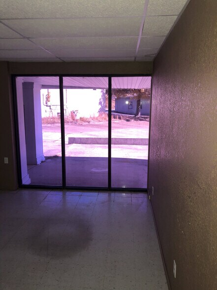 More Photos Of 2016 N Westwood Blvd, Poplar Bluff Freestanding For Sale