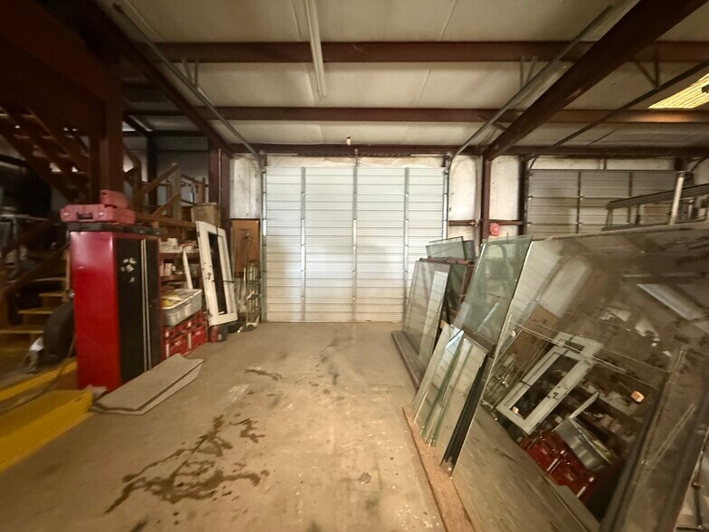More Photos Of 1237 W Oaklawn Rd, Pleasanton Industrial For Lease