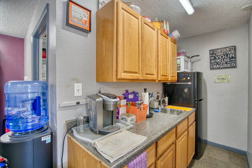 More Photos Of 750-752 17th Ave, Longmont Office For Sale