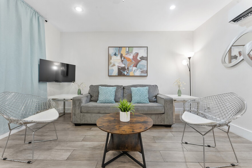 More Photos Of 3020-3024 Seville St, Fort Lauderdale Hotel For Sale