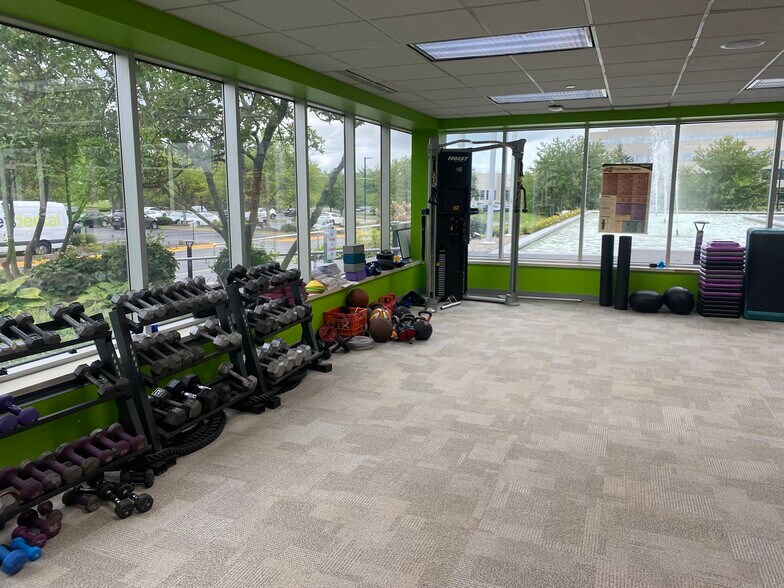 More Photos Of 11501 Northlake Dr, Cincinnati Office For Sale