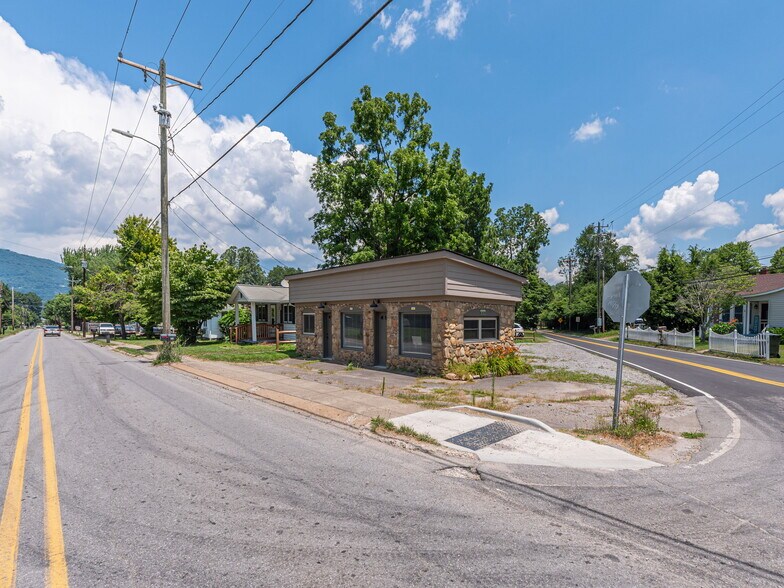 More Photos Of 491 Allens Creek Rd, Waynesville Office For Lease