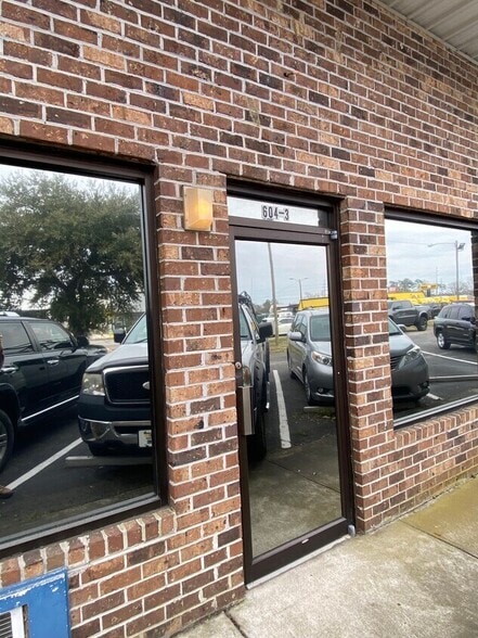 More Photos Of 600-606 Seaboard St, Myrtle Beach Showroom For Lease