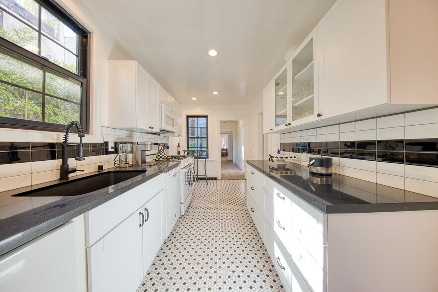 More Photos Of 2918-2920 Lyon St, San Francisco Office Residential For Sale