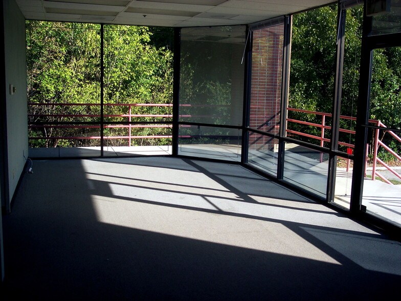 More Photos Of 3917 Morse St, Denton Distribution For Lease