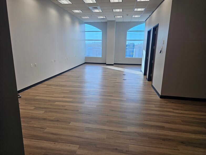 More Photos Of 10610 Metromont Pky, Charlotte Office For Lease