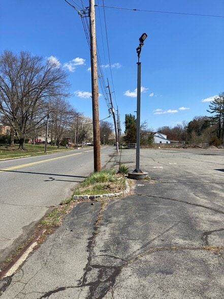 More Photos Of 71 E Broad St, Hopewell Auto Repair For Lease