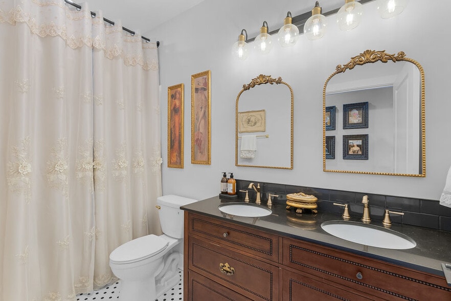 More Photos Of 156 Camellia St, Biloxi General Retail For Sale