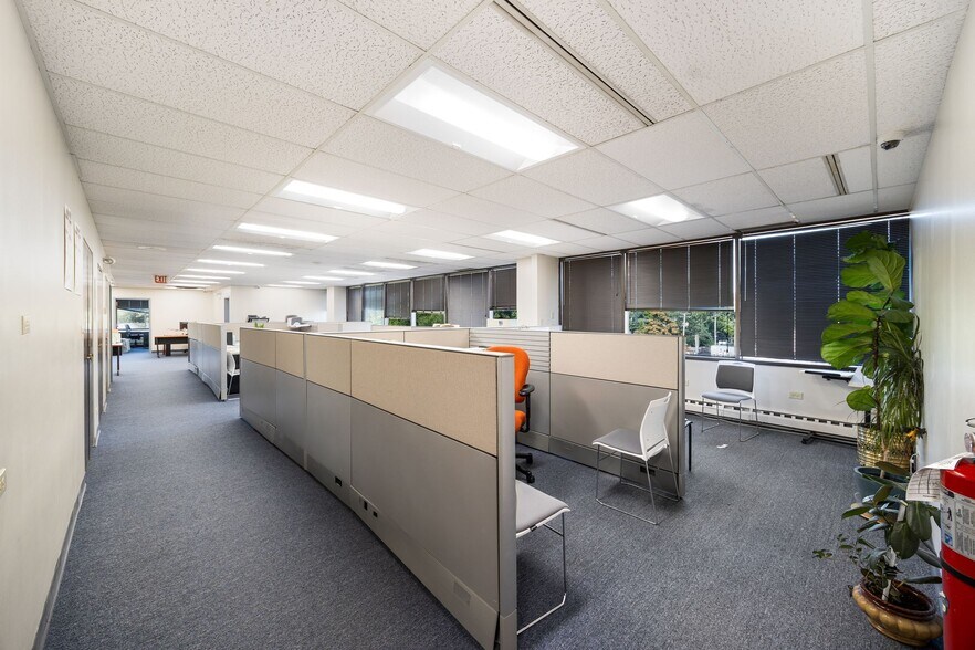 More Photos Of 7000 W 111th St, Worth Medical For Sale