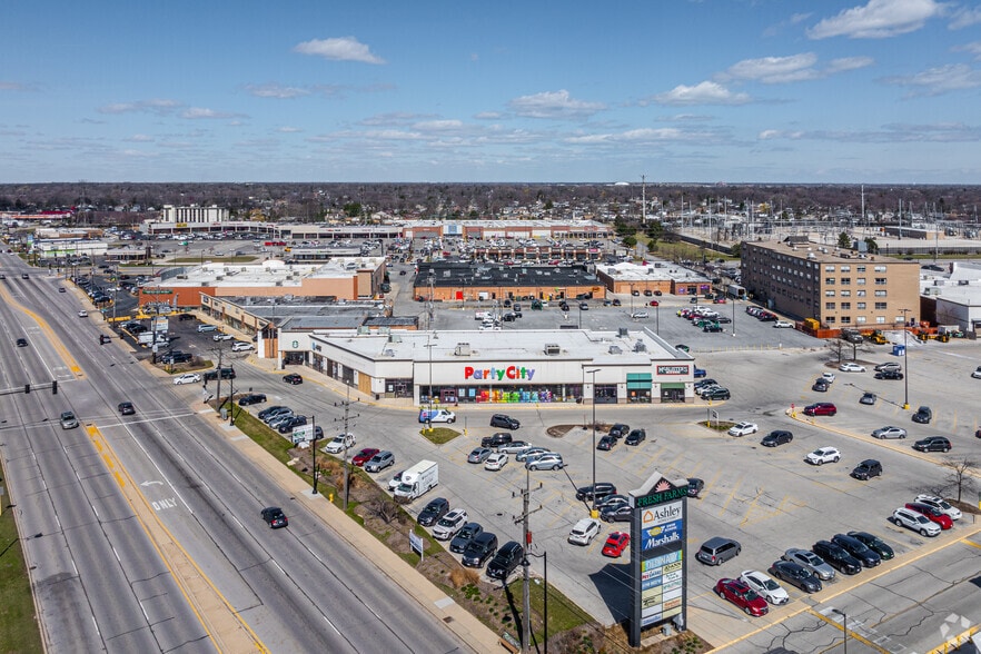 More Photos Of 8201-8307 W Golf Rd, Niles Unknown For Lease