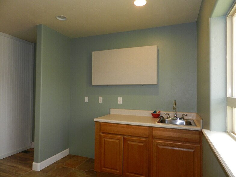 More Photos Of 1541 Ogden Rd, Montrose Medical For Lease