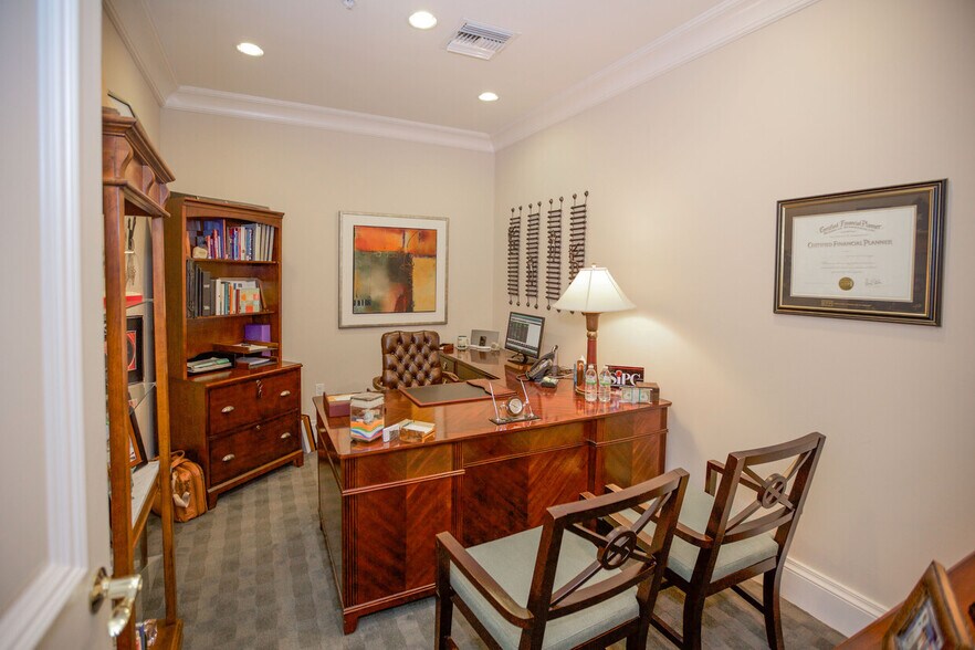 More Photos Of 780 5th Ave S, Naples Storefront Retail Office For Lease