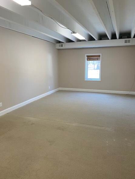 More Photos Of 545 Rutherford Rd, Greenville Showroom For Sale