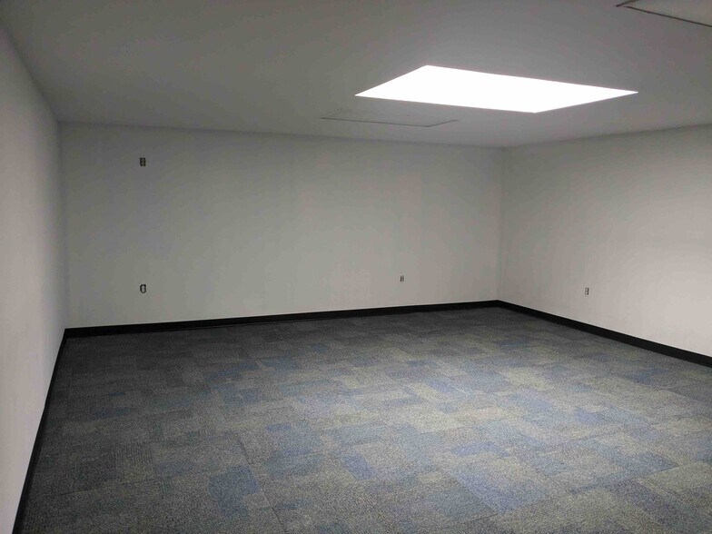 Primary Photo Of 18-17 42nd St, Astoria Light Distribution For Lease