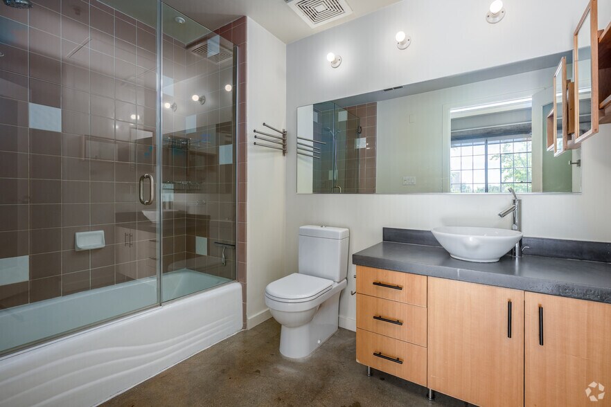 More Photos Of 1530 J St, Sacramento Apartments For Lease