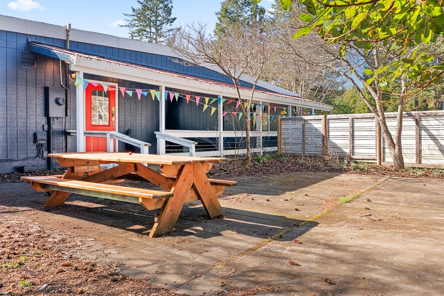 More Photos Of 2810 E Spencer Lake Rd, Shelton General Retail For Sale