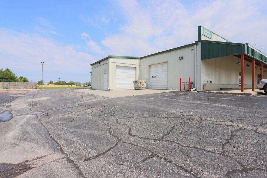 More Photos Of 4040 S Expressway, Council Bluffs Convenience Store For Lease